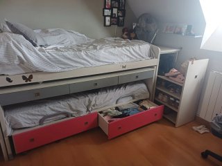 Cama juvenil con escalera de hierro