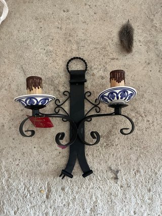 Lámpara de pared dorada con abalorios