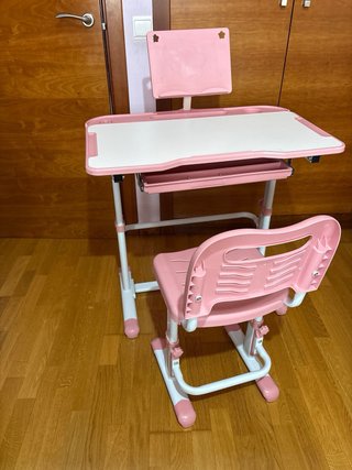 Mesa y silla de escritorio regulable