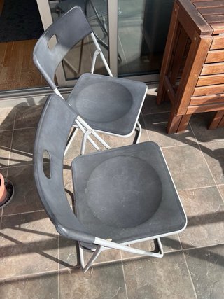 2 Sillas plegables Ikea negro y gris