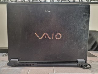 Ordenador portátil Sony Vaio 17" del 2008.