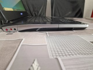 Ordenador portátil Sony Vaio 17" del 2008.