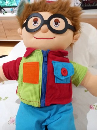 Muñeco de trapo niño gafas y gorra