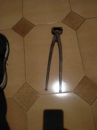 Tenazas corta cascos para herrar