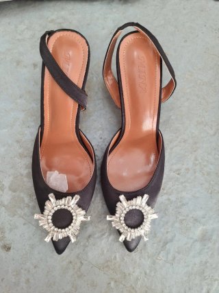 41 Ropa y 5 Pares Zapatos Beige/Negro