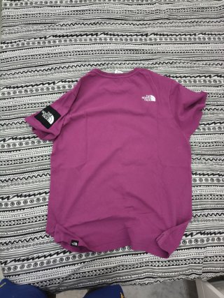 Camiseta The North Face Morada