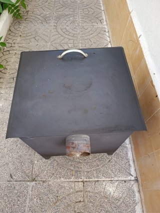 Estufa de leña negra