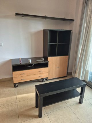 4 muebles comedor madera y negro, mesa y sillas
