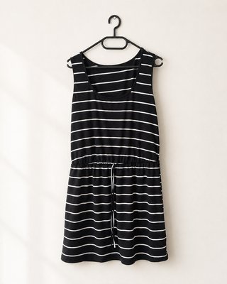 Vestido negro rayas blancas