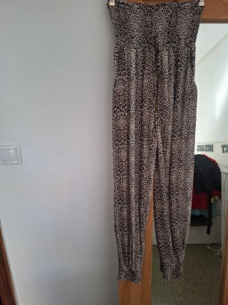 Pantalón estampado con goma en cintura