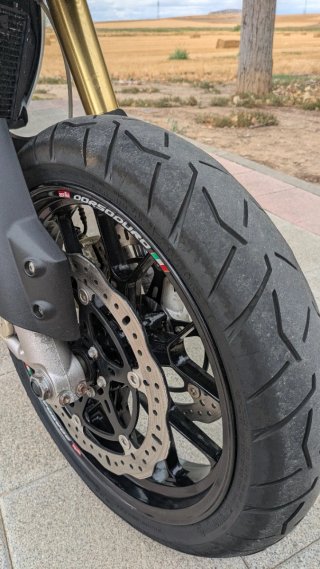 Aprilia Dorsoduro 750 2008