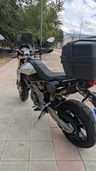 Aprilia Dorsoduro 750 2008