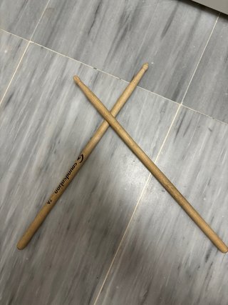 Palillera de madera y baquetas
