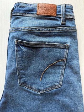 Pantalón vaquero campana azul