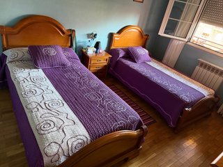 Habitación 2 camas individuales matrimonio + muebl
