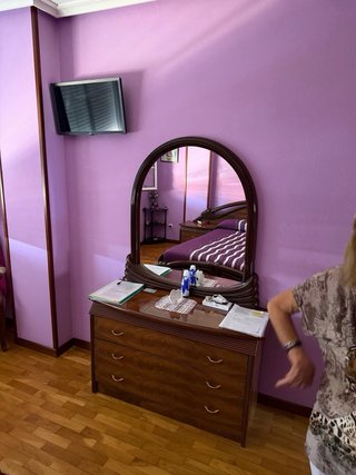 Habitación 2 camas individuales matrimonio + muebl