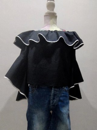 Top con volante Zara.