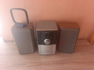 Equipo de música Sony con 2 altavoces