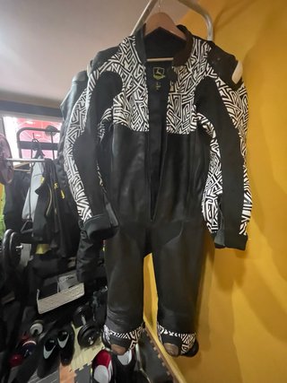 Mono de cuero para moto