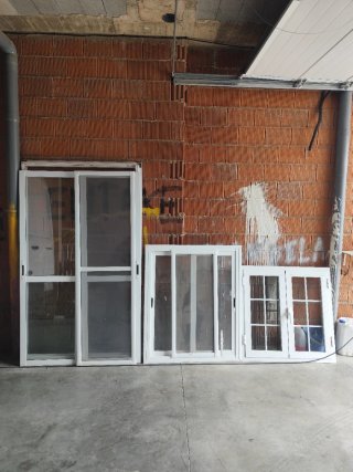 Ventanas de aluminio blancas