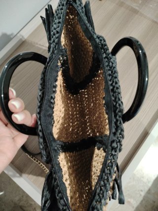 Borsa uncinetto con frange beige e nere