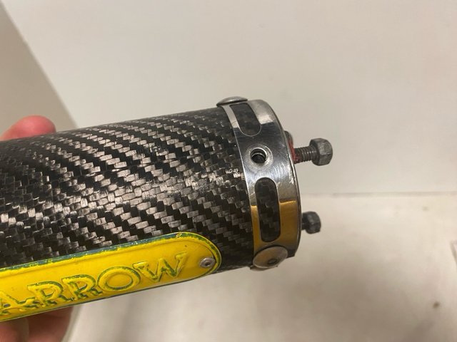 Silenziatore di scarico in carbonio Arrow