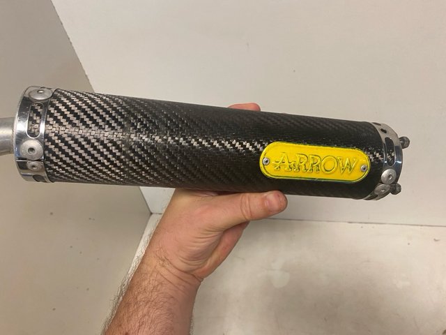 Silenziatore di scarico in carbonio Arrow