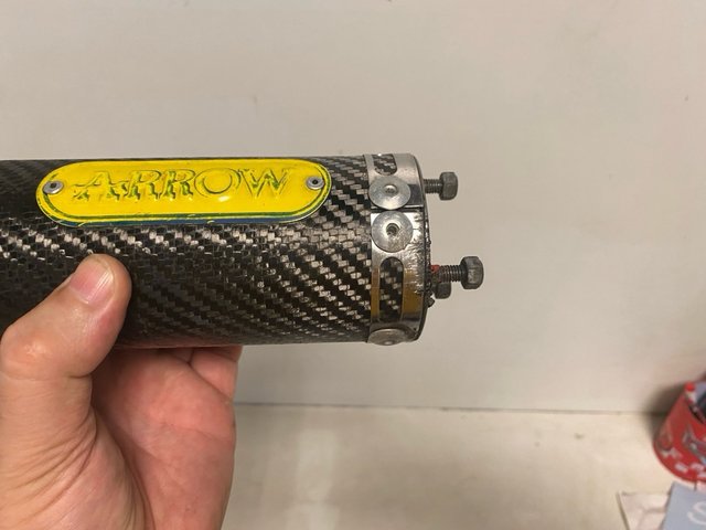 Silenziatore di scarico in carbonio Arrow