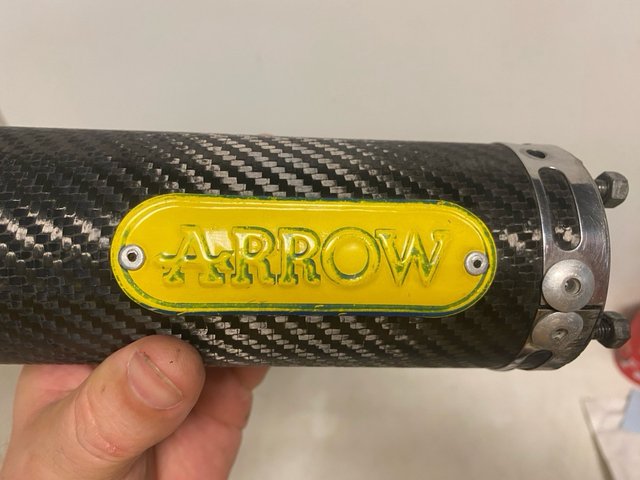 Silenziatore di scarico in carbonio Arrow