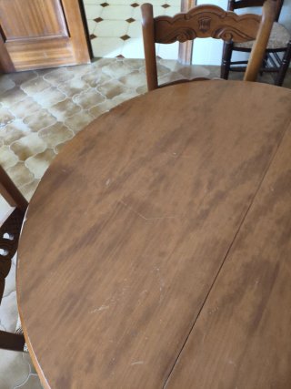 Mesa redonda madera con tres sillas