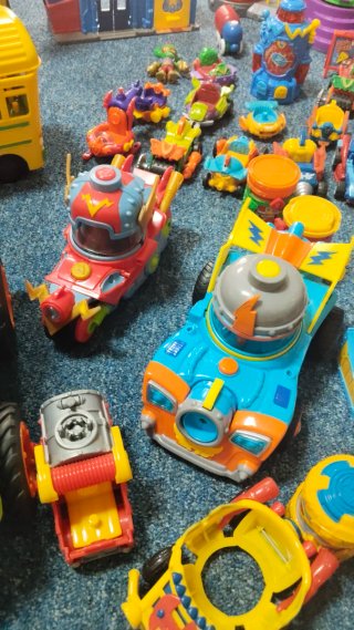 Lote de Figuras Super Zings