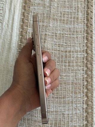 iPhone 16 Pro Max 256 GB. 97 % de batería