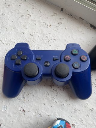 Consola PlayStation 3 con 3 mandos