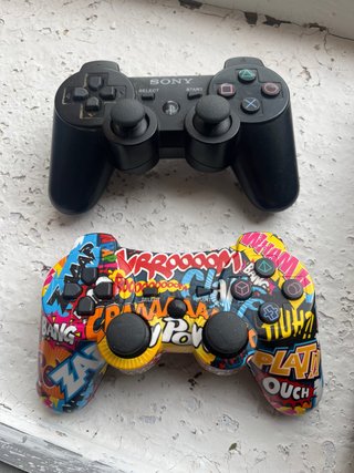 Consola PlayStation 3 con 3 mandos