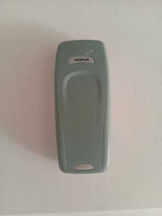 Móvil Nokia Antiguo Gris/Verde Le falta el cargado