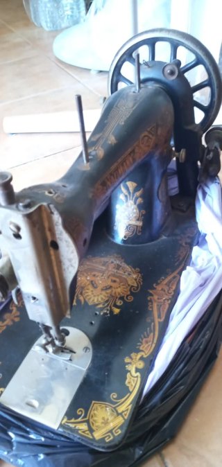 Máquina de coser antigua Naumann