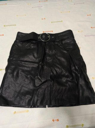 Falda pantalón cuero con cinturón