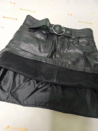 Falda pantalón cuero con cinturón
