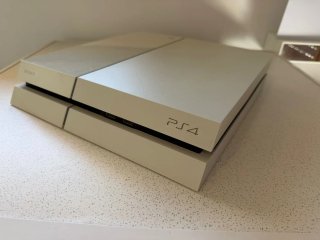 PS4 Blanca con 2 Mandos y Juegos