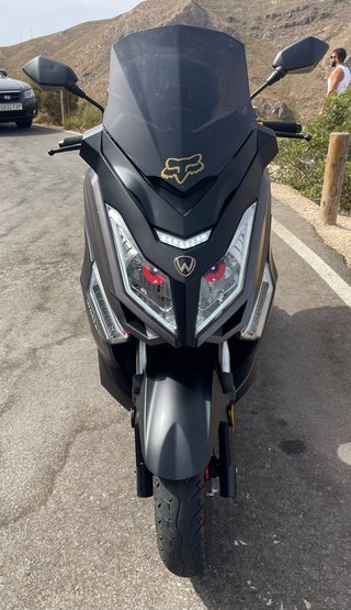 Wottan Strom 125cc Scooter Negra