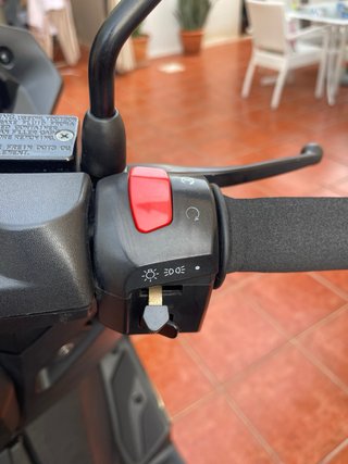Wottan Strom 125cc Scooter Negra
