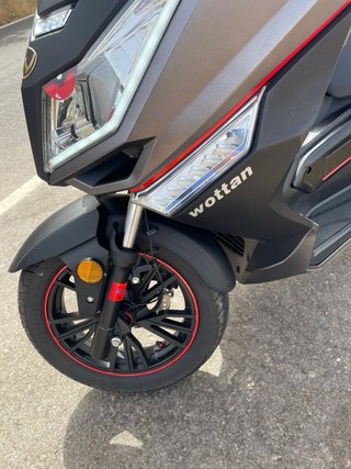 Wottan Strom 125cc Scooter Negra
