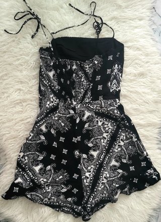 Mono corto tirantes estampado paisley