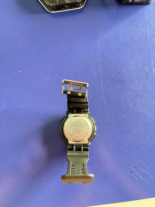 Reloj Shock Negro y Dorado Sin Usar