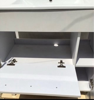 Mueble de baño, lavabo y espejo