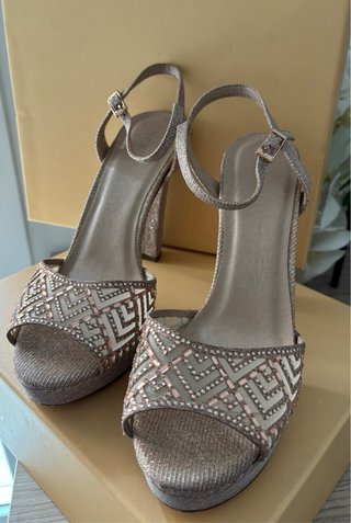 Sandalias MEMBUR doradas y plateadas