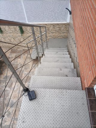 Escalera exterior metálica
