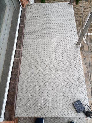 Escalera exterior metálica