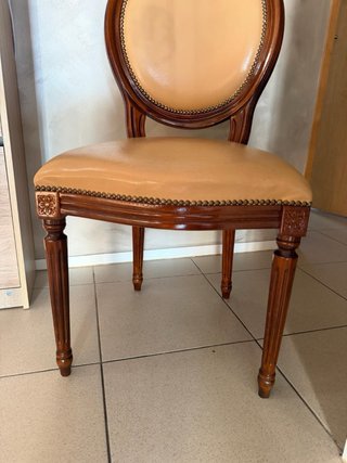 Mesa ovalada con 4 sillas