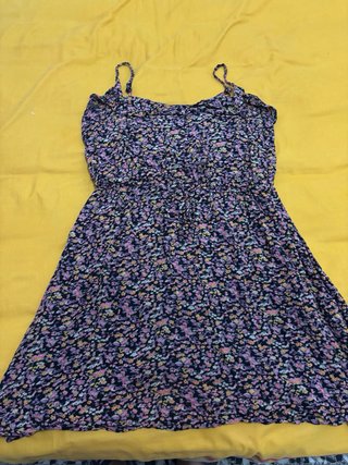 Ropa y botas en buen estado